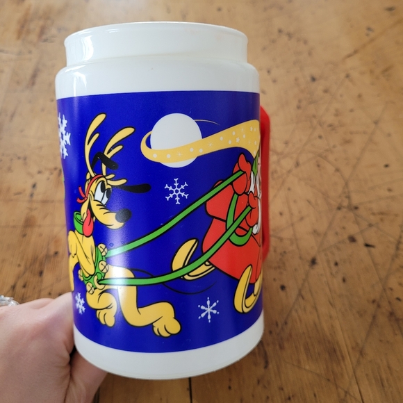 Walt Disney World Christmas 2001 mug - Picture 5 of 5